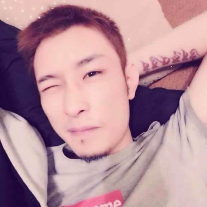 难得拥抱的第一张照片--新乡相亲服务中心