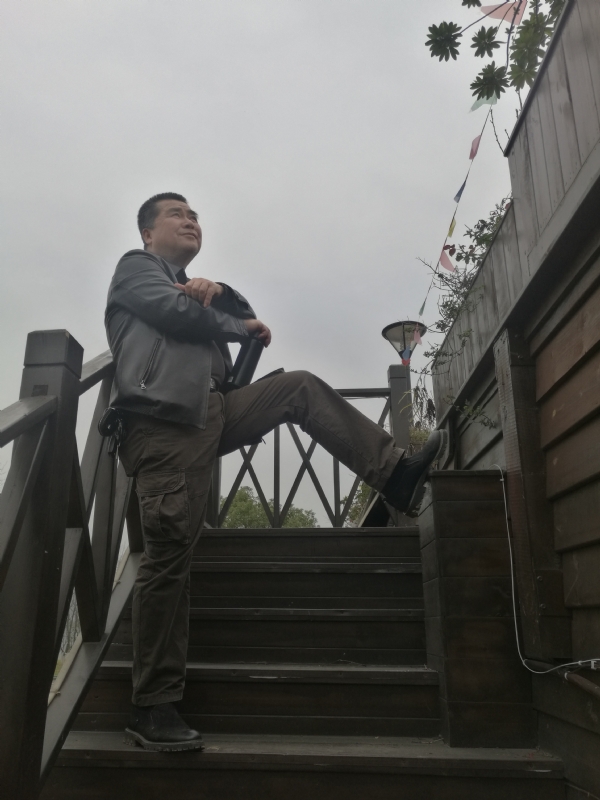 孤单背影的第一张照片--新乡相亲服务中心