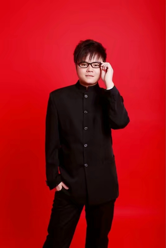站在远处看童年的第一张照片--新乡相亲服务中心