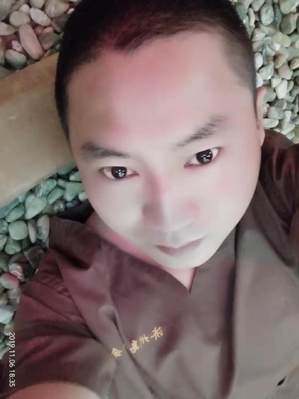 红枫叶的第一张照片--新乡相亲服务中心