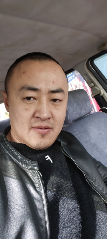 精神九哥的第一张照片--新乡相亲服务中心