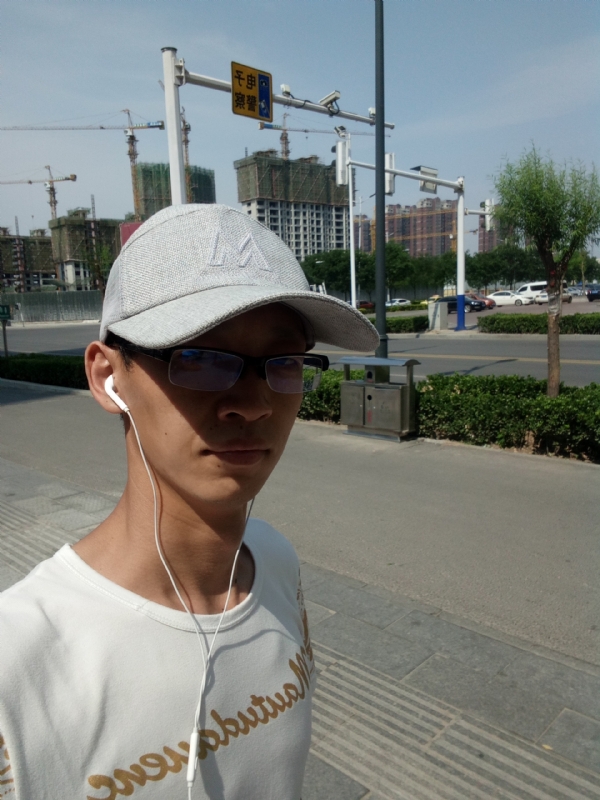 挥一挥手什么都没有的第一张照片--新乡相亲服务中心