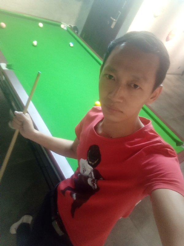 耳机分你一半的第一张照片--新乡相亲服务中心