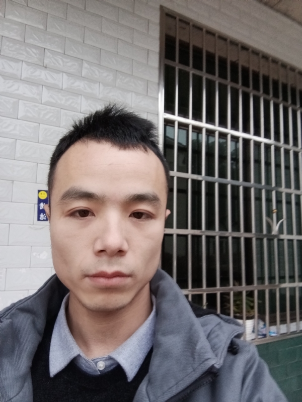 笑得那么开心的第一张照片--新乡相亲服务中心