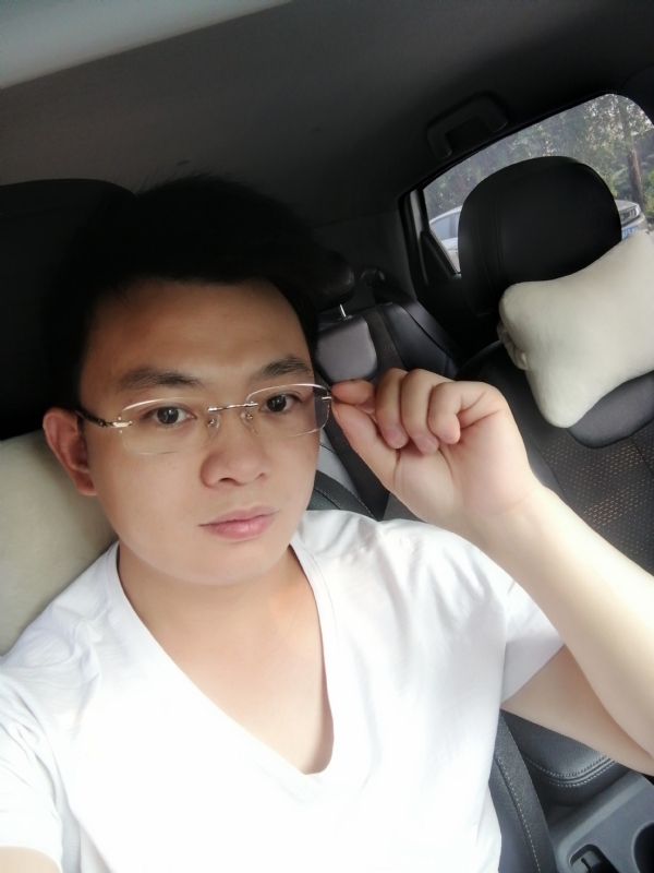 幸福的拥抱的第二张照片--新乡相亲服务中心