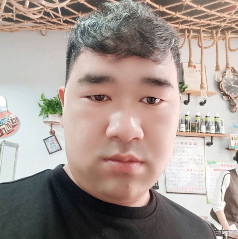田野小伟的第一张照片--新乡相亲服务中心