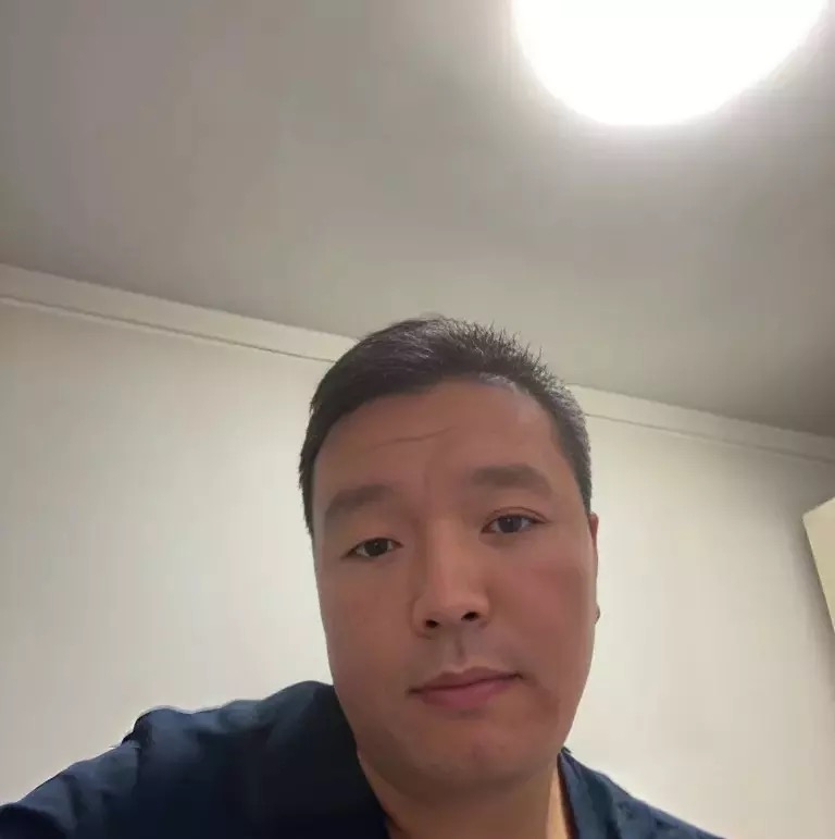 穿唐装的松鼠的第一张照片--新乡相亲服务中心
