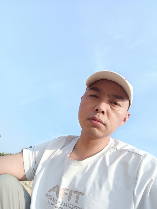哥哥的第一张照片--新乡相亲服务中心