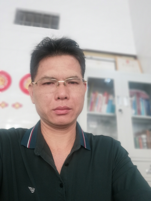 后视镜的第一张照片--新乡相亲服务中心